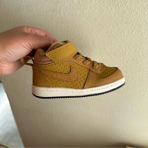 Nike baby court borough brown shoes